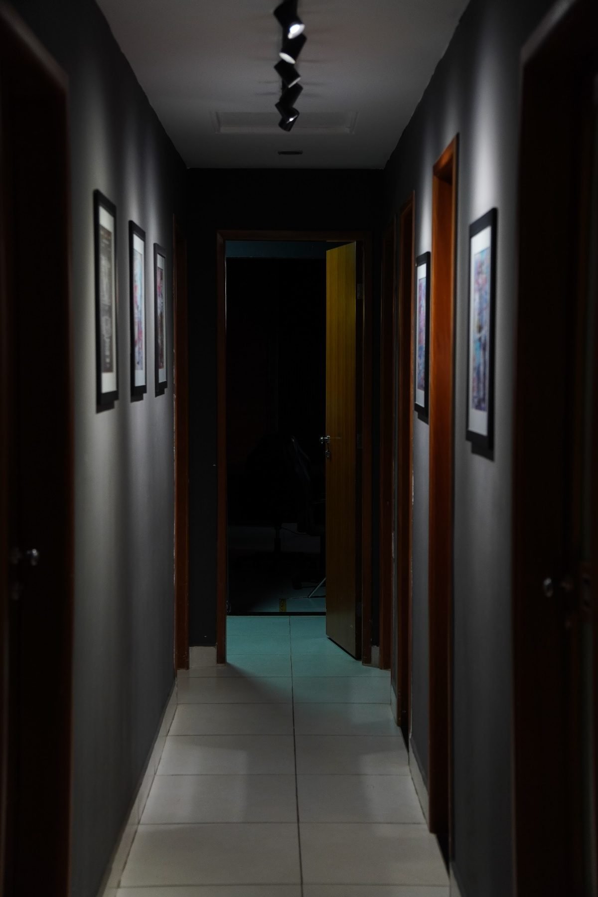 Corredor dos estúdios — INK Studio, Vila Velha